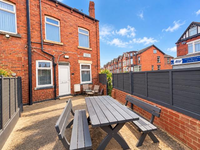 Apartment for rent in Colton, Leeds