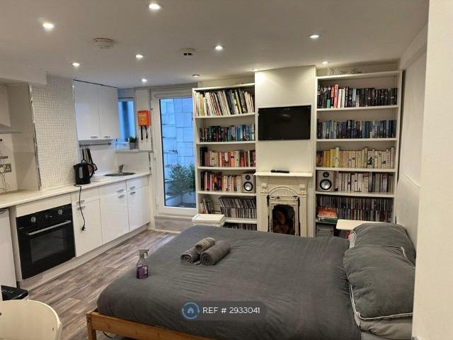 Studio for rent in West Yorkshire
