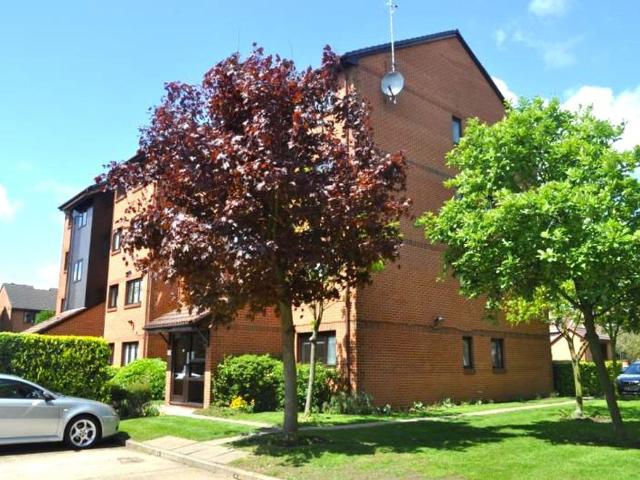 Apartment for rent in London Borough of Merton, Merton Park