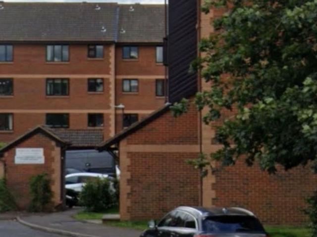 Apartment for rent in London Borough of Merton, Merton Park