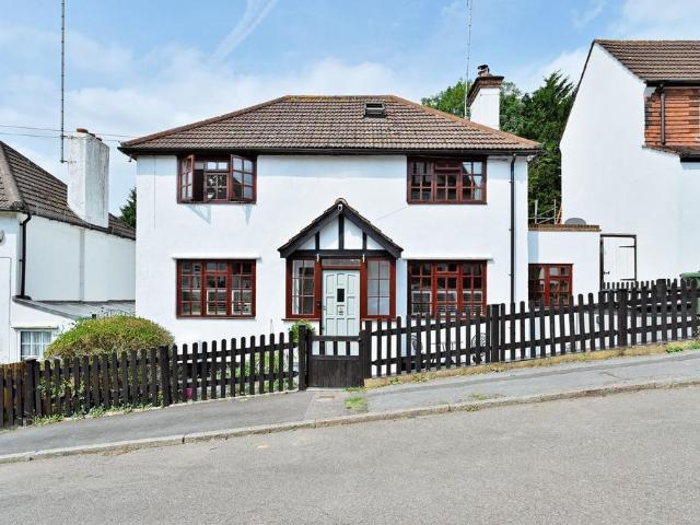 House for rent in Watford Heath, Hertfordshire