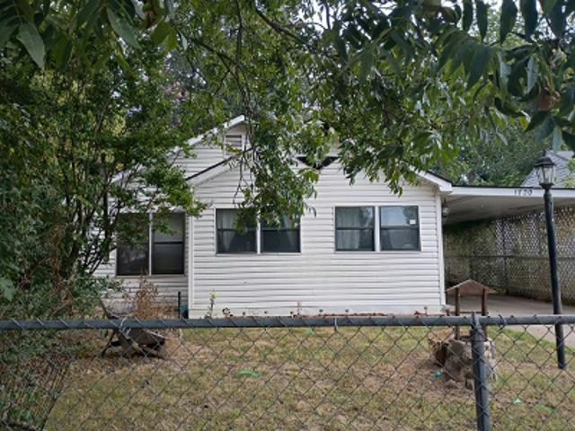 House for sale in Vinegar Hill, Poplar Bluff