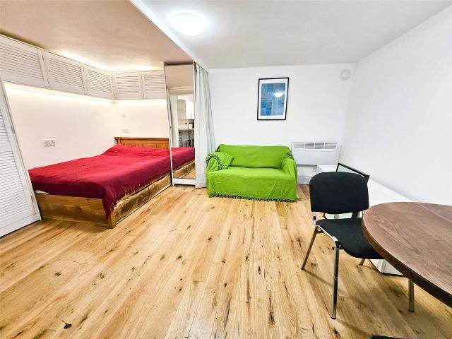 Studio for rent in Feckenham, City Of Bristol