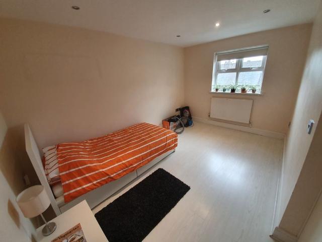 Apartment for rent in Nuttall, Bury