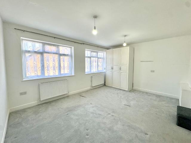 Apartment for rent in London Borough of Hounslow, Heston
