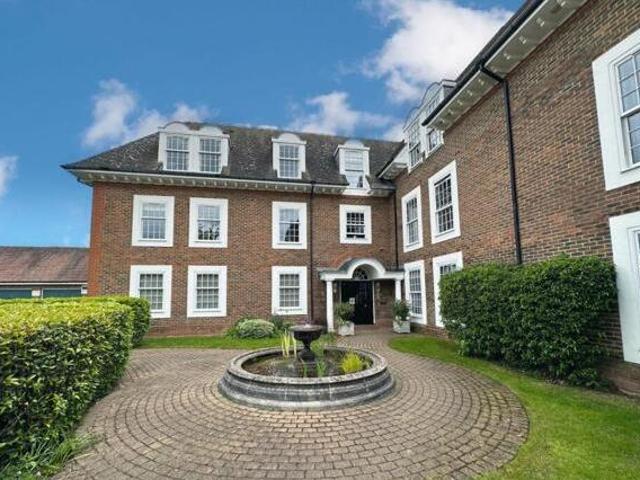 House for sale in Beaconsfield Old Town, Beaconsfield