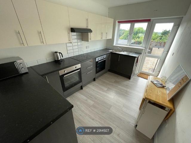Room for rent in Hales Place, The Bridge