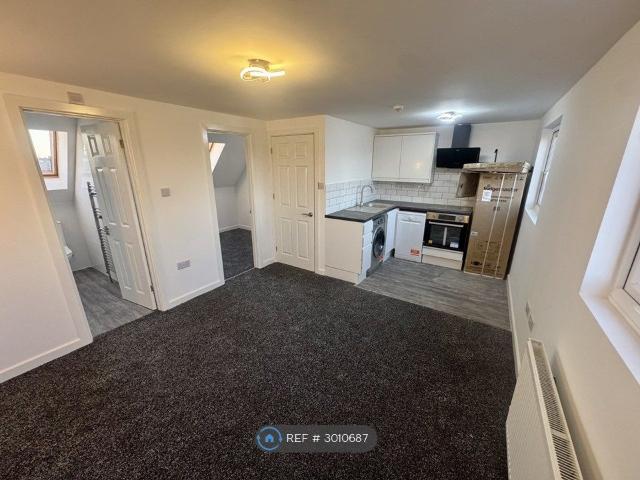 Room for rent in London Borough of Merton, Mitcham