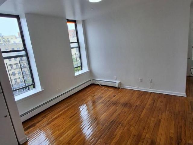 Apartment for rent in The Bronx, Arverne
