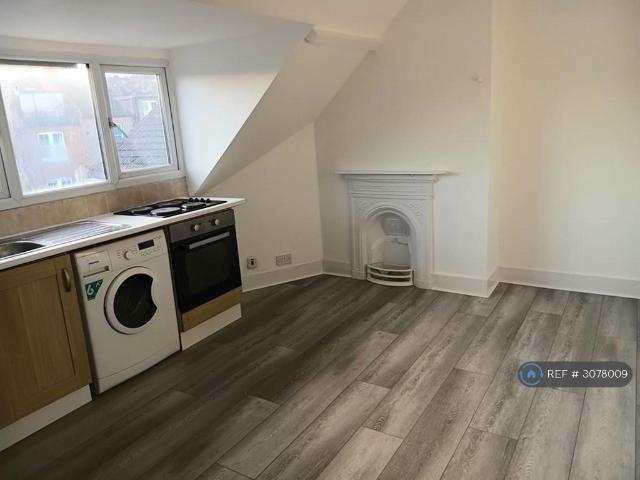 Apartment for rent in Crouch Hall Park, Greater London