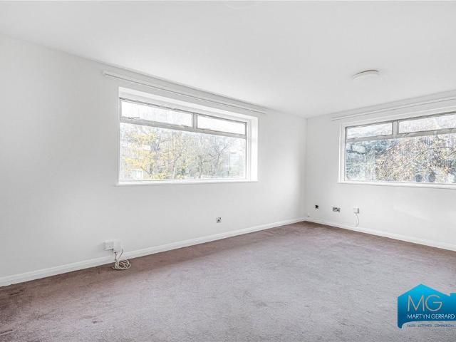 Apartment for rent in Crouch Hall Park, Greater London