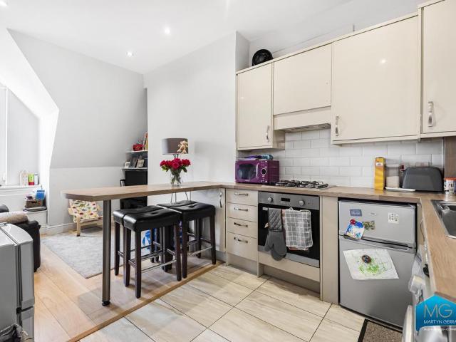 Apartment for rent in Crouch Hall Park, Greater London