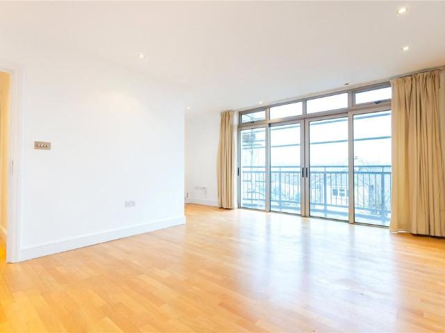 Apartment for rent in Crouch Hall Park, Greater London