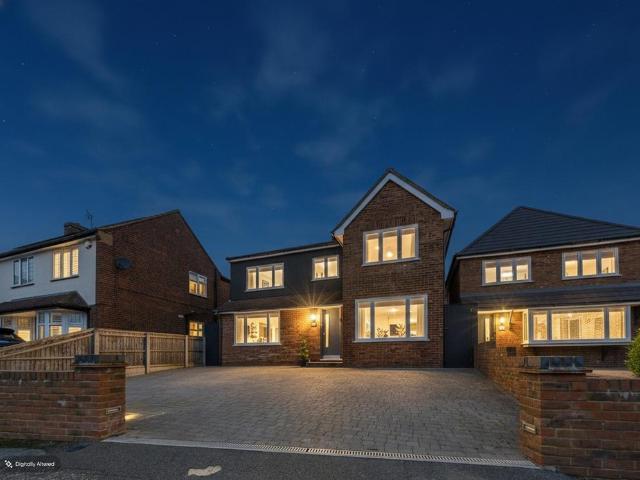 House for rent in Pouchen End, Hertfordshire