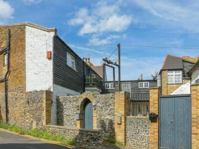 House for sale in Upton, Acol