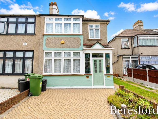 House for rent in Rush Green, Greater London