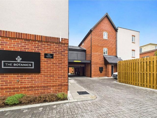 Apartment for rent in Theale, West Berkshire