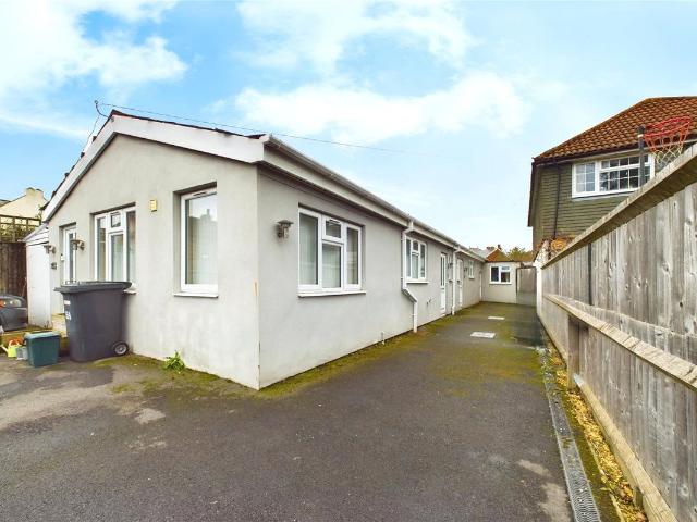 Studio for rent in Theale, West Berkshire
