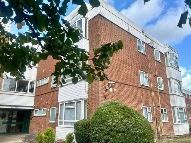 Apartment for rent in Colnbrook with Poyle, Slough