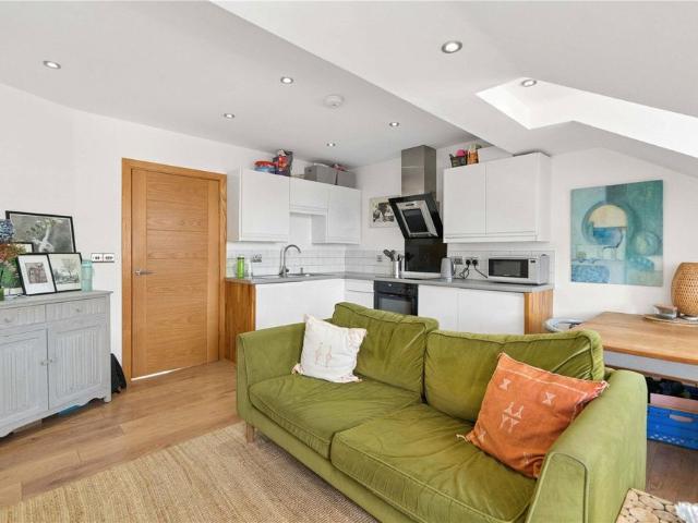 Apartment for rent in St Margarets, Greater London
