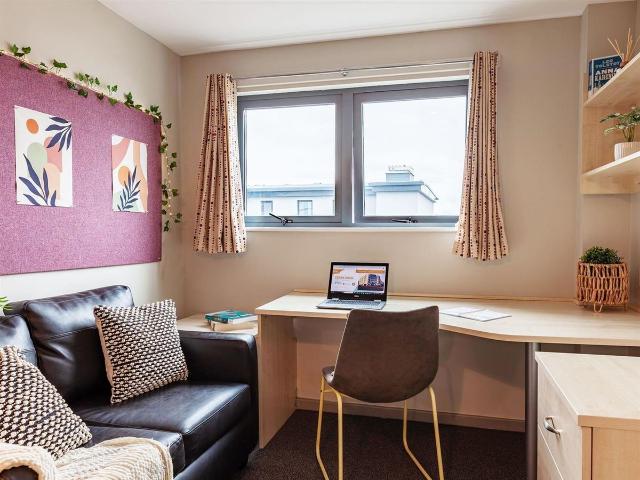 Studio for rent in Reading
