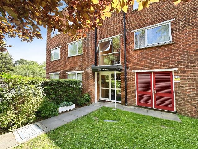 Apartment for rent in Preston, Greater London