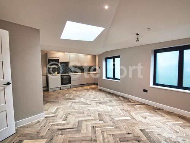 Apartment for rent in Upton, Greater London
