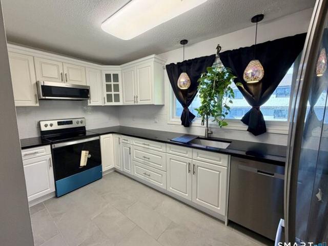 Condo for sale in Danbury, Western Connecticut Planning Region