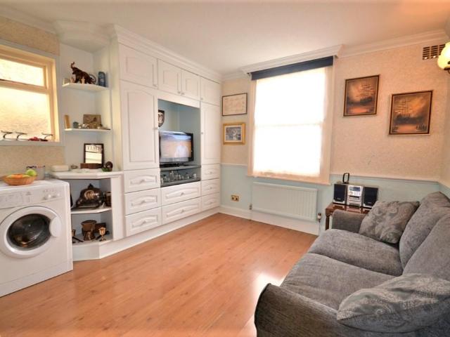 Apartment for rent in Maida Hill, Greater London