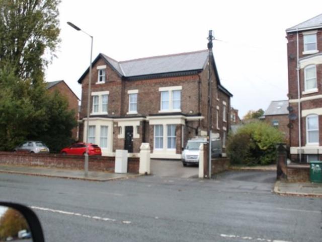 Studio for rent in Calderstones