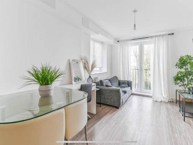 Apartment for rent in London Borough of Croydon, Purley