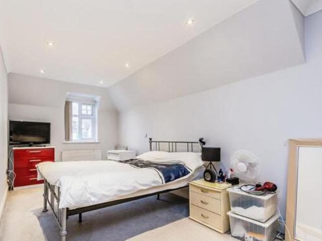 House for sale in Hillview, Surrey
