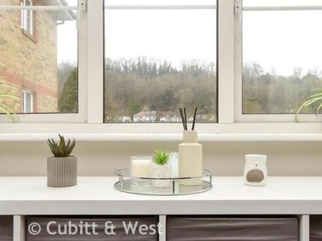 House for sale in Hillview, Surrey