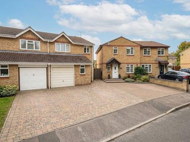 Apartment for rent in Holywell Estate, Watford