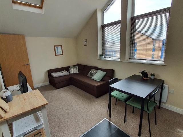 Apartment for rent in Plasnewydd, Falcon Lodge