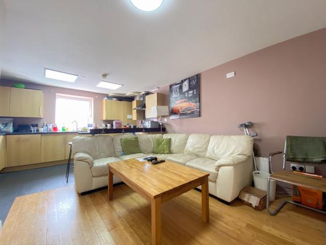 Apartment for rent in Maindy, Cardiff