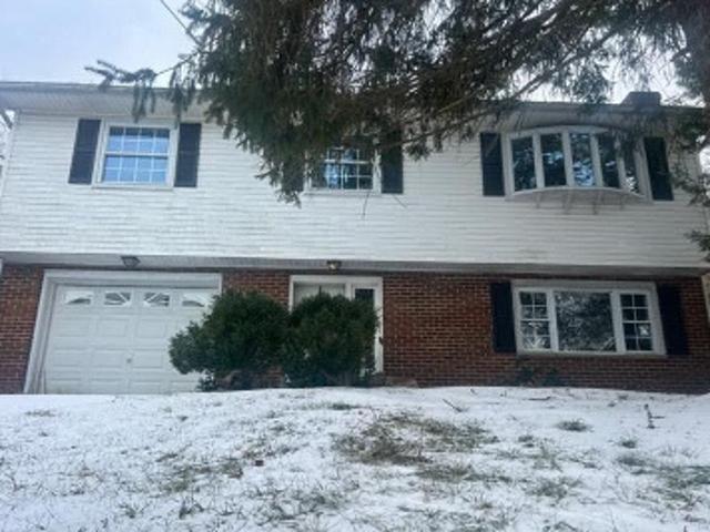 House for sale in Charleston, West Virginia
