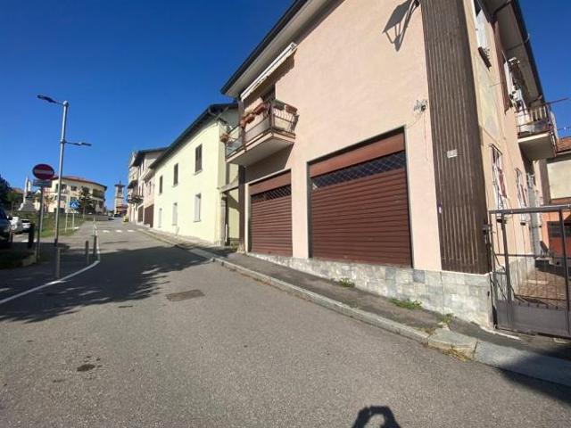 Locale Commerciale in vendita a Castronno, Lombardia