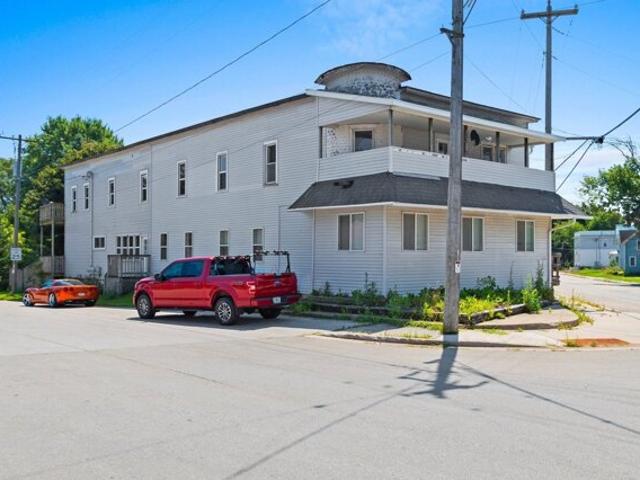 House for sale in Greenleaf