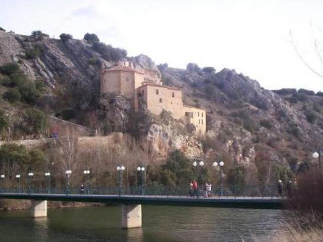 Casa en alquiler en Cabrejas Del Pinar, Castilla y León