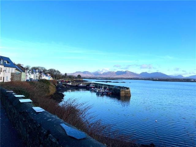Terraced House for sale in Roundstone, Connacht