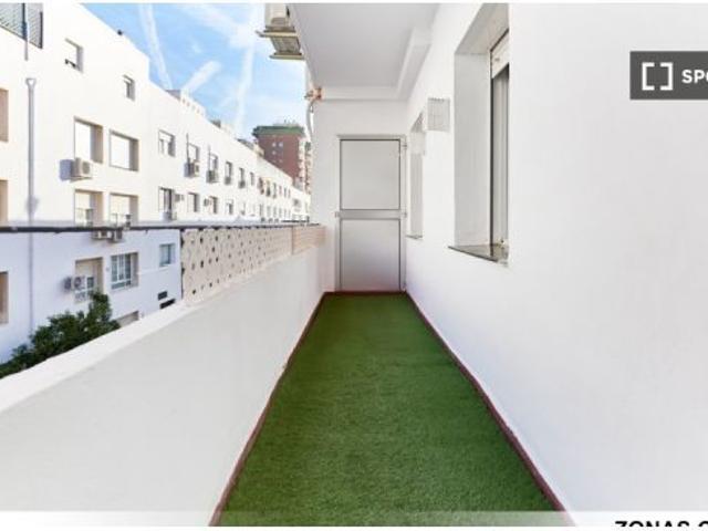 Piso en alquiler en Los Remedios, Sevilla