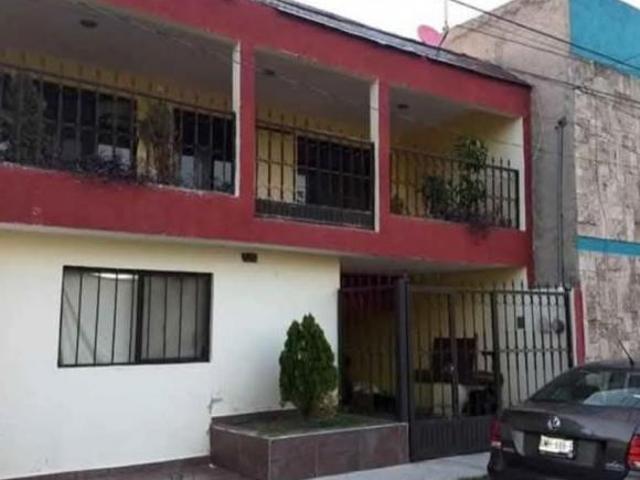 CASA EN VENTA EN JACARANDAS IDEAL PARA INVERSION CON ESQUEMA DE RENTAS