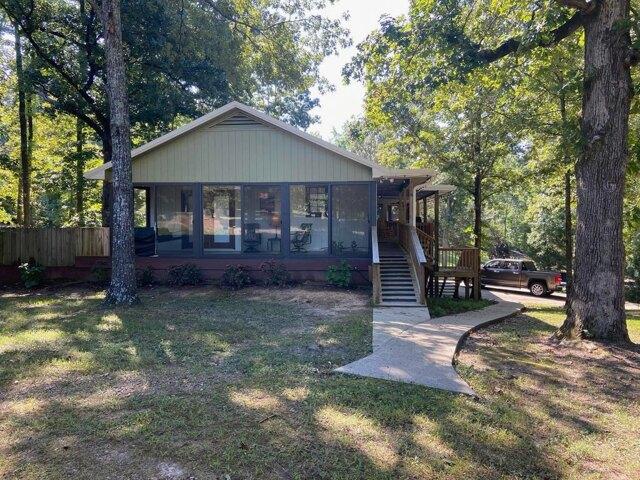 House for sale in Waverly