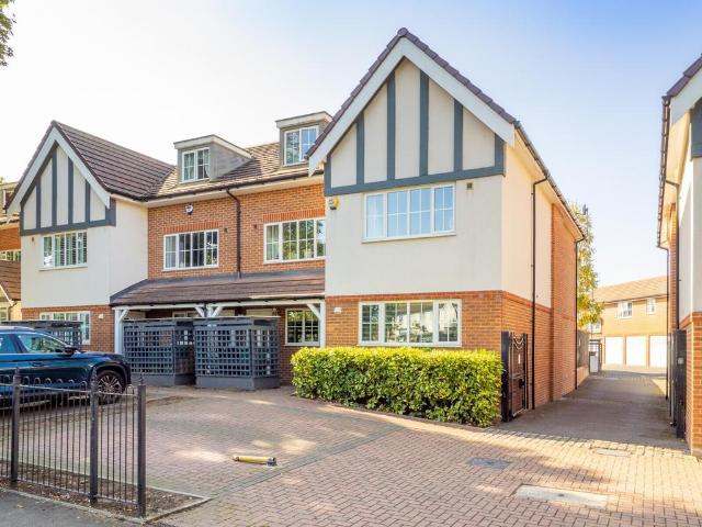 House for rent in Stoneleigh, Ewell