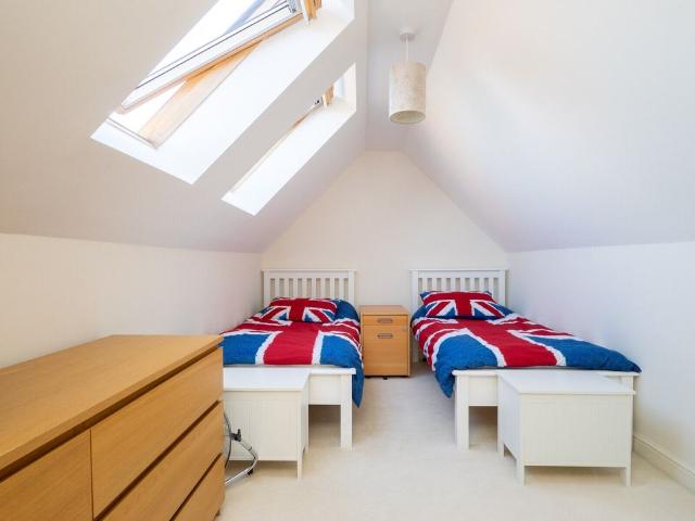 House for rent in Worcester Park, Cuddington
