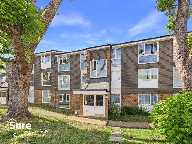 Apartment for rent in Woodhall Farm, Pouchen End