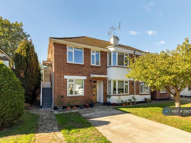 Apartment for rent in Elmbridge, Surrey
