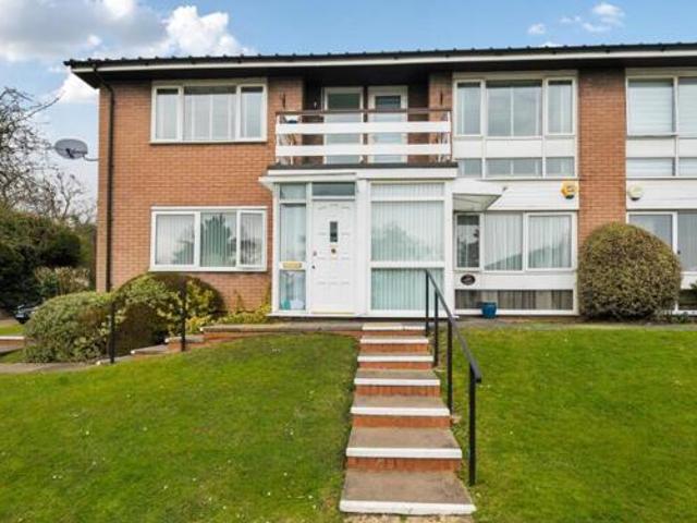 House for sale in Little Stanmore, Greater London