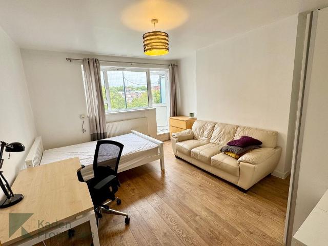 Apartment for rent in Regents Park Estate, Greater London